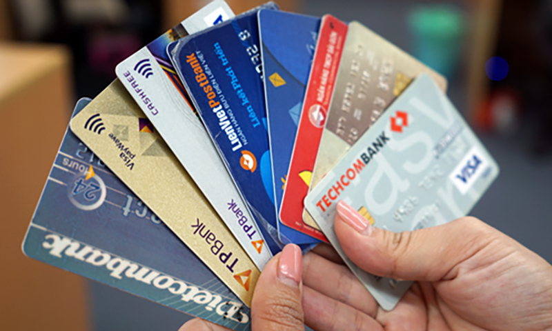 Người dùng khó kiểm soát chi tiêu khi dùng thẻ tín dụng