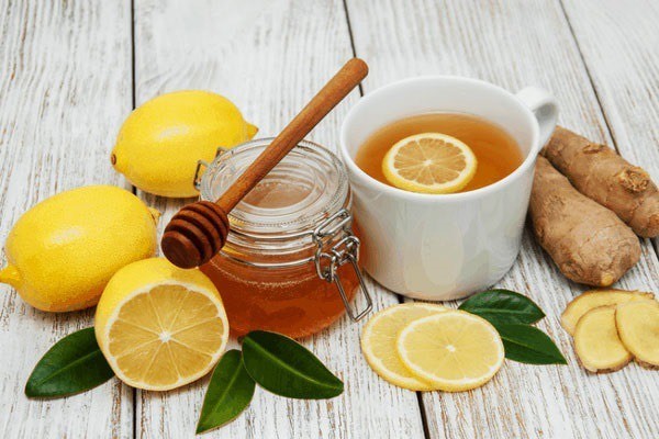 Uống một tách trà gừng mật ong vào buổi sáng sẽ giúp làm sạch dạ dày và loại bỏ cặn bã ra khỏi cơ thể