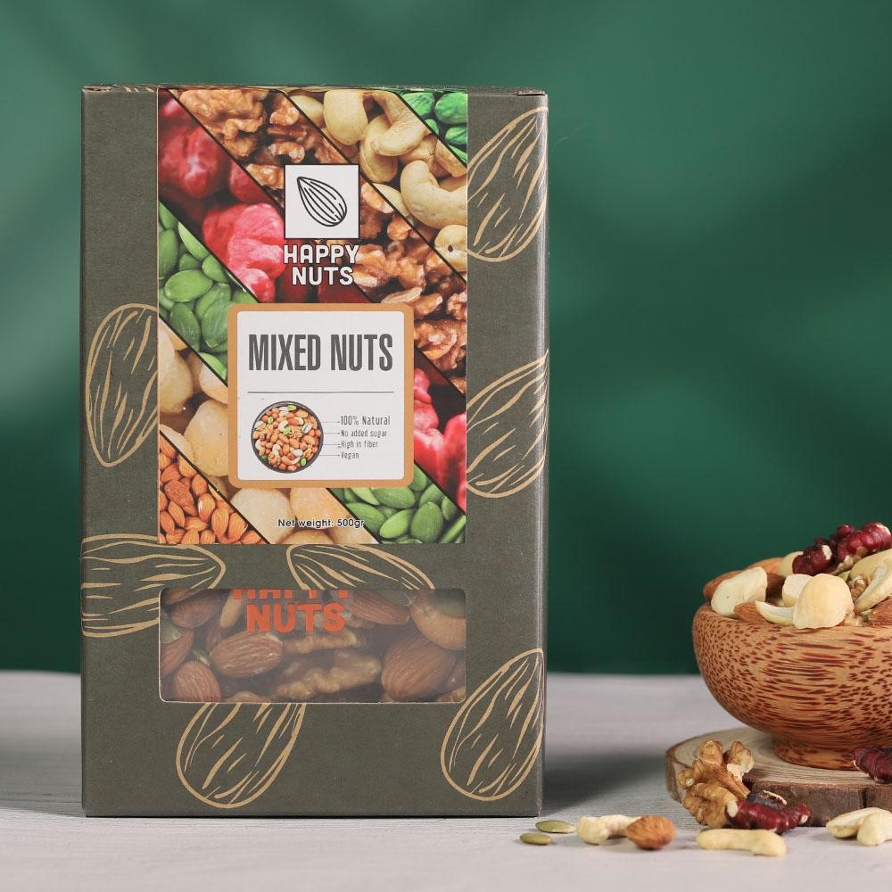 Hạt ngũ vị Happy Nuts là sản phẩm kết hợp từ 5 loại hạt dinh dưỡng như hạnh nhân (rang bơ), hạt thông, hạt óc chó, hạt dẻ cười, hạt mắc ca.